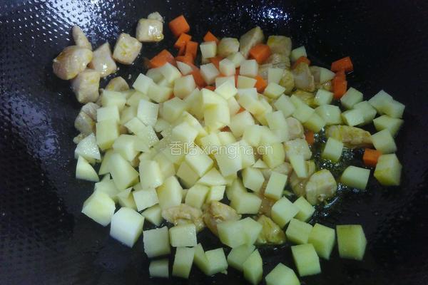 土豆炒鸡丁的做法图解4