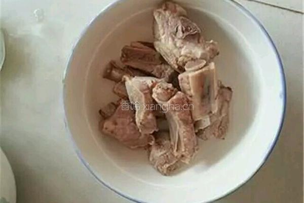 双椒炒排骨的做法图解3