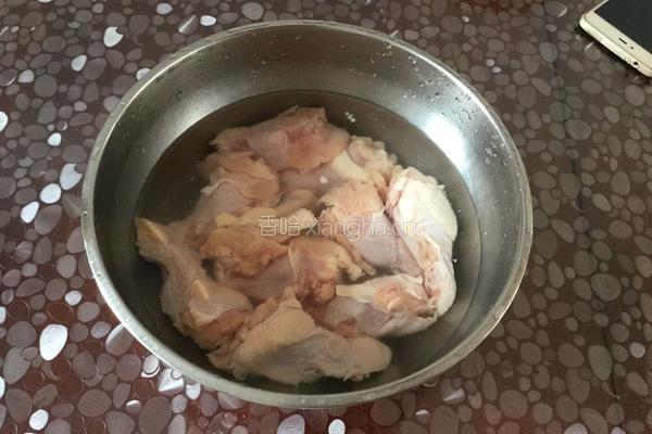 蒜香鸡翅根的做法图解1