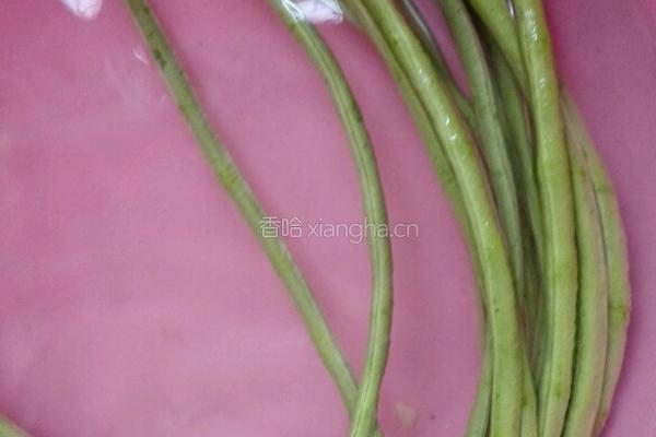 蒜末炒豆角的做法图解1
