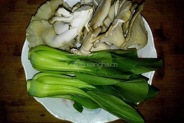 蘑菇青菜的做法图解1