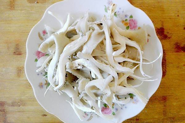 蘑菇青菜的做法图解2