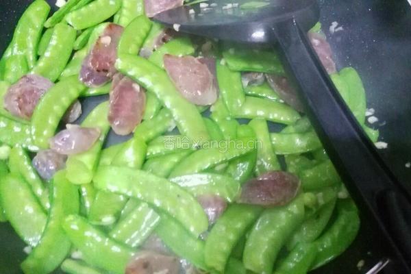 荷兰豆炒腊肠的做法图解6