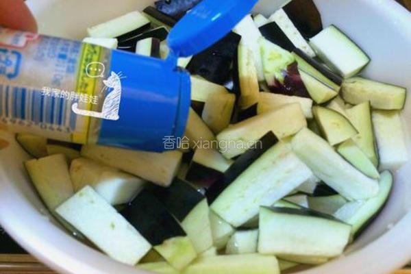 蚝油茄子拌面的做法图解1