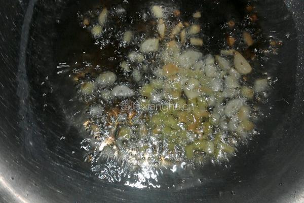泡豇豆炒火腿肠的做法图解3