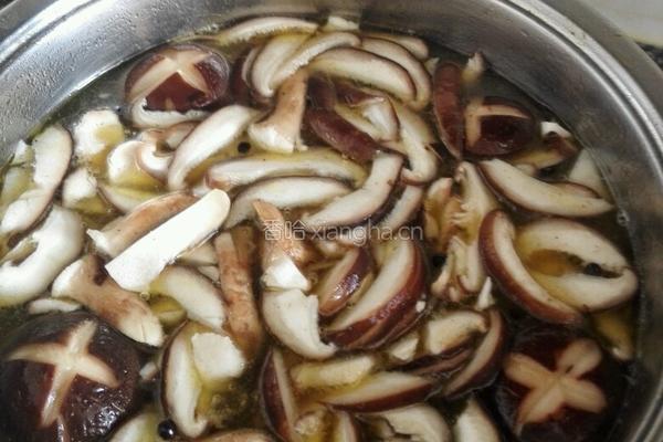 香菇炖土鸡的做法图解9