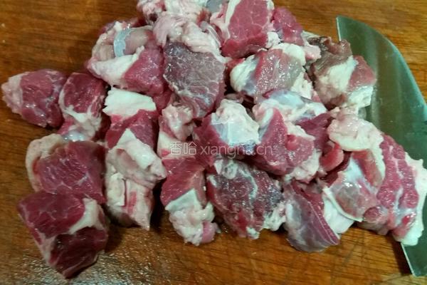 黄豆酱萝卜烧牛肉的做法图解1