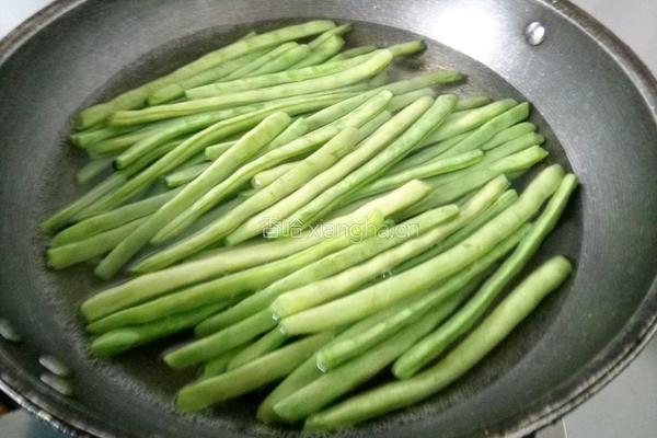 橄榄菜四季豆的做法图解2