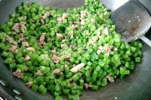 橄榄菜四季豆的做法图解6