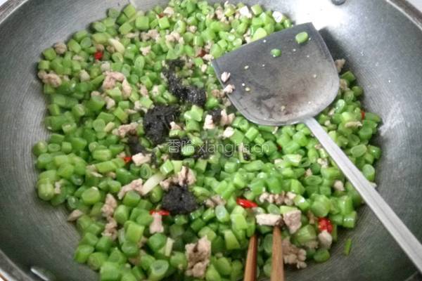 橄榄菜四季豆的做法图解7