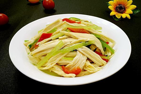 芹菜拌腐竹的做法图解5