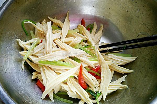 芹菜拌腐竹的做法图解4