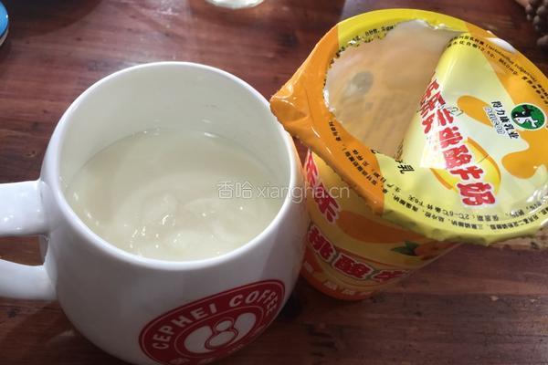酸奶巧克力拉花的做法图解2