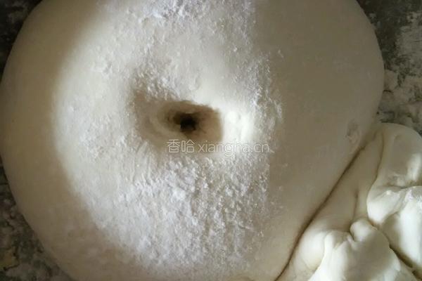 五花肉豆腐包子的做法图解1