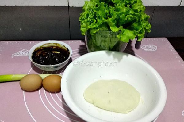 鸡蛋灌饼的做法图解1