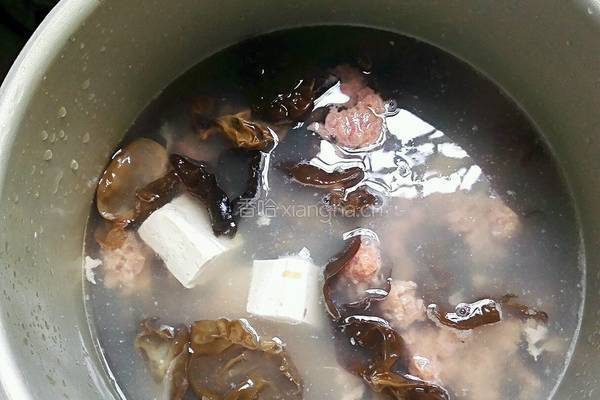 木耳瘦肉汤的做法图解6