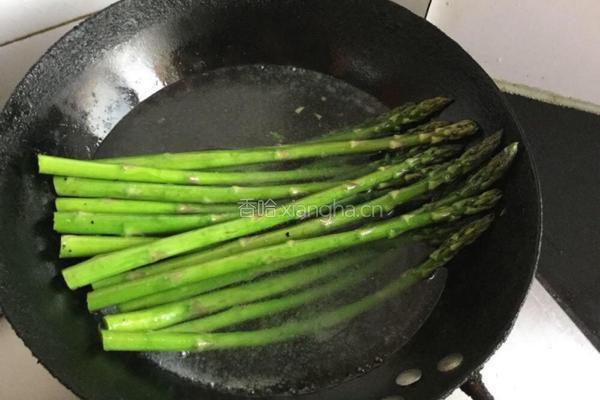 油淋芦笋配海菜窝头的做法图解5