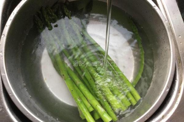 油淋芦笋配海菜窝头的做法图解6
