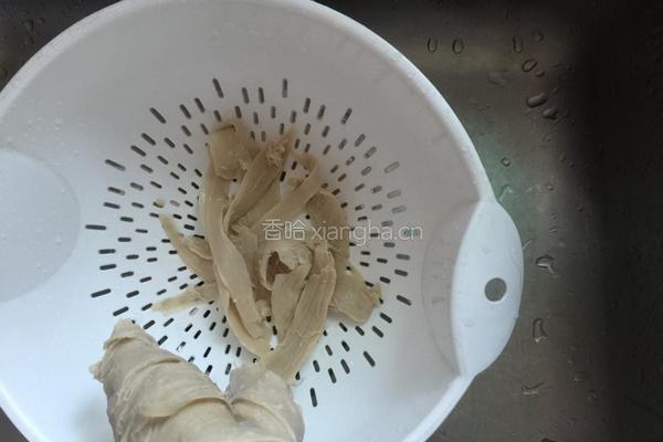 青椒炒水面筋的做法图解2