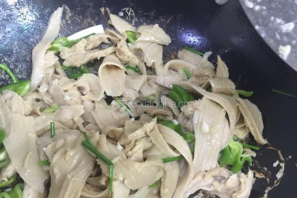 青椒炒水面筋的做法图解7