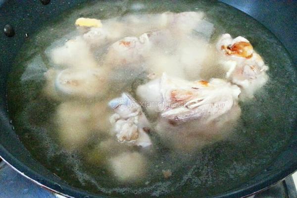 莲藕筒骨汤的做法图解5