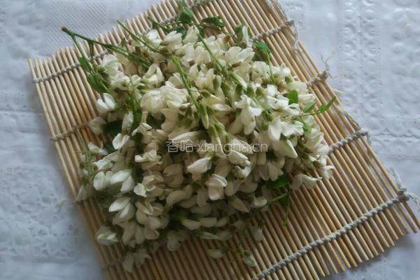 槐花猪肉蒸包的做法图解1