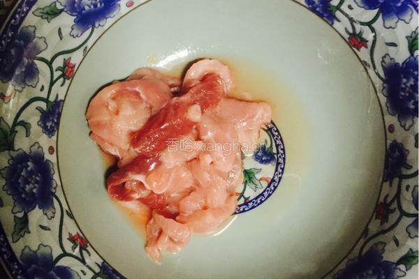 杏鲍菇青椒滑肉片的做法图解2