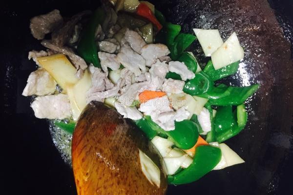 杏鲍菇青椒滑肉片的做法图解5