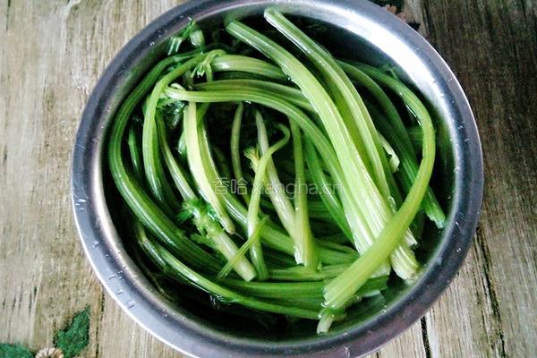 猪肉芹菜蒸饺的做法图解4