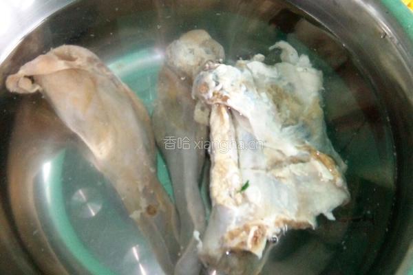 腊肉白菜炖的做法图解1