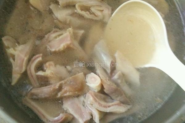 酸菜猪肚汤的做法图解4