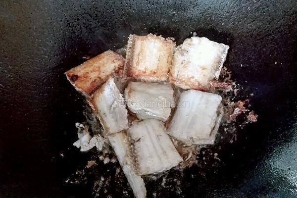 煎焖带鱼的做法图解2