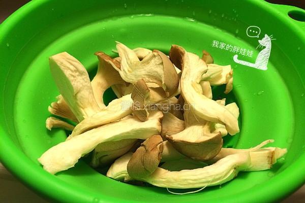 蒜香杏鲍菇章鱼的做法图解1
