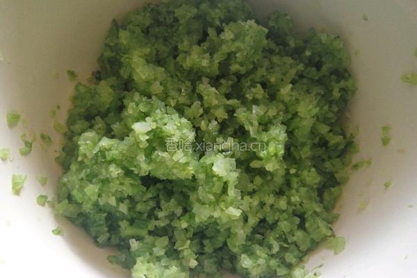 猪肉芹菜水饺的做法图解1