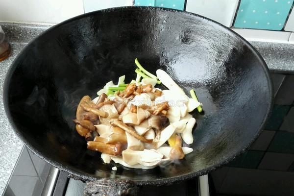 蚝油腐竹素食菌的做法图解4