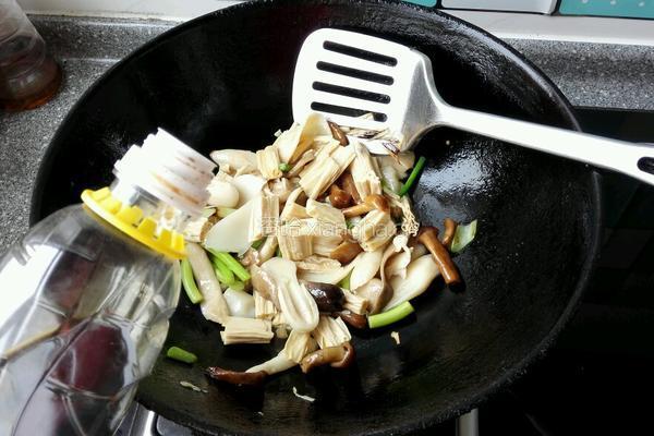 蚝油腐竹素食菌的做法图解6