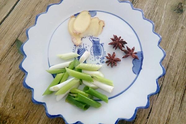山药鸡腿煲的做法图解10