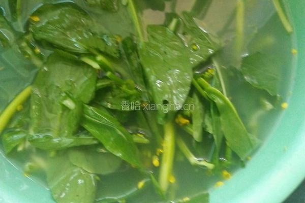 油菜炒肉片的做法图解2