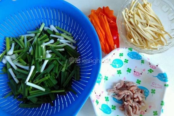 大蒜百叶炒肉丝的做法图解1