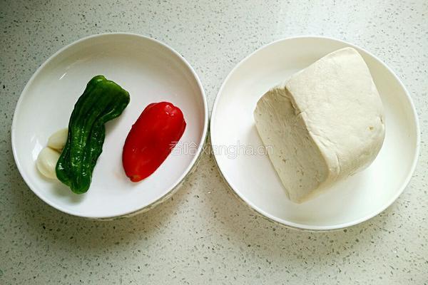 蚝油豆腐的做法图解1
