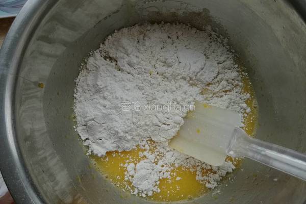 草莓酱蛋糕卷的做法图解3