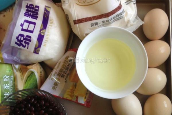 抹茶蜜豆蛋糕卷的做法图解1