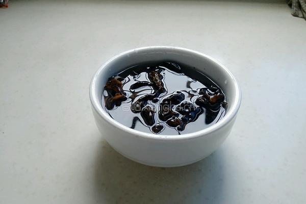 爽口木耳的做法图解2