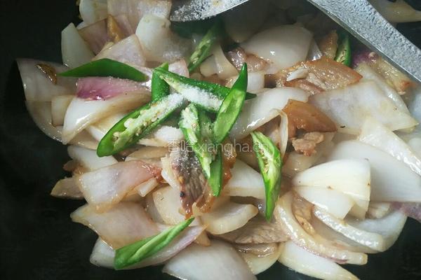 洋葱炒腊肉的做法图解7