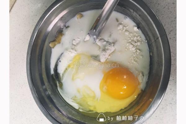 香蕉松饼-十分钟搞定早餐的做法图解2