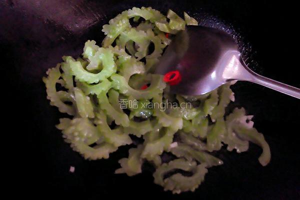 苦瓜炒蛋的做法图解11