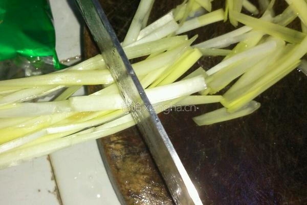 榨菜火腿韭菜鸡蛋的做法图解3