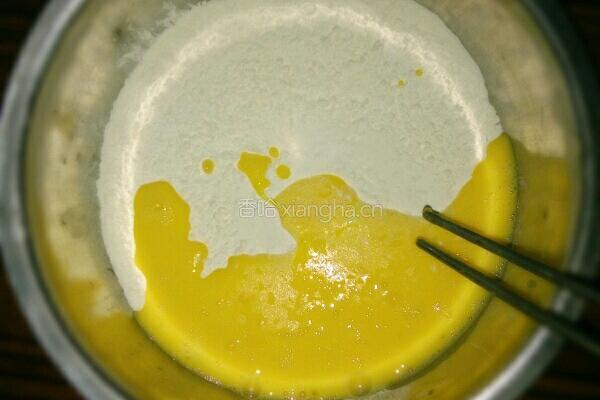 蜂蜜蛋奶小麻花的做法图解3