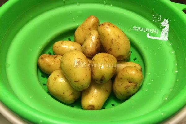 香辣小土豆（辣甜味版）的做法图解1