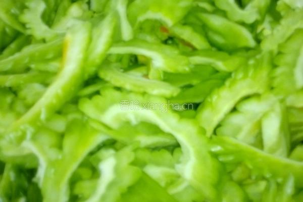 花肉炒苦瓜的做法图解1